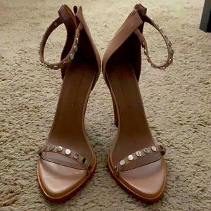 BCBG Maxazria Maria Nude Heels 6.5 NIB